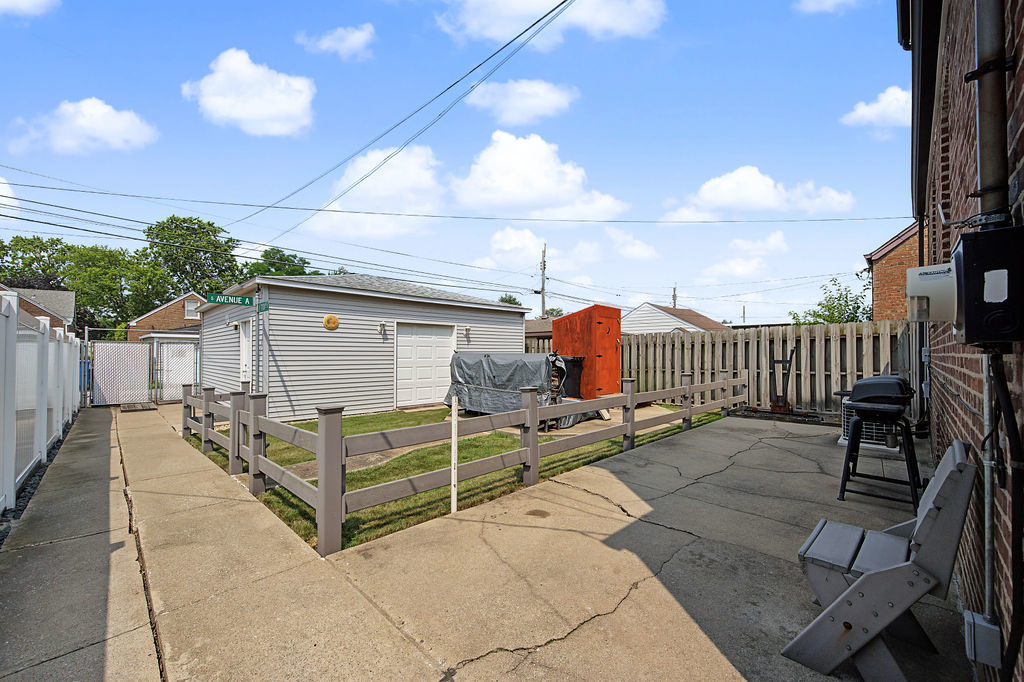 11022 S State Line Road Property Photo 31