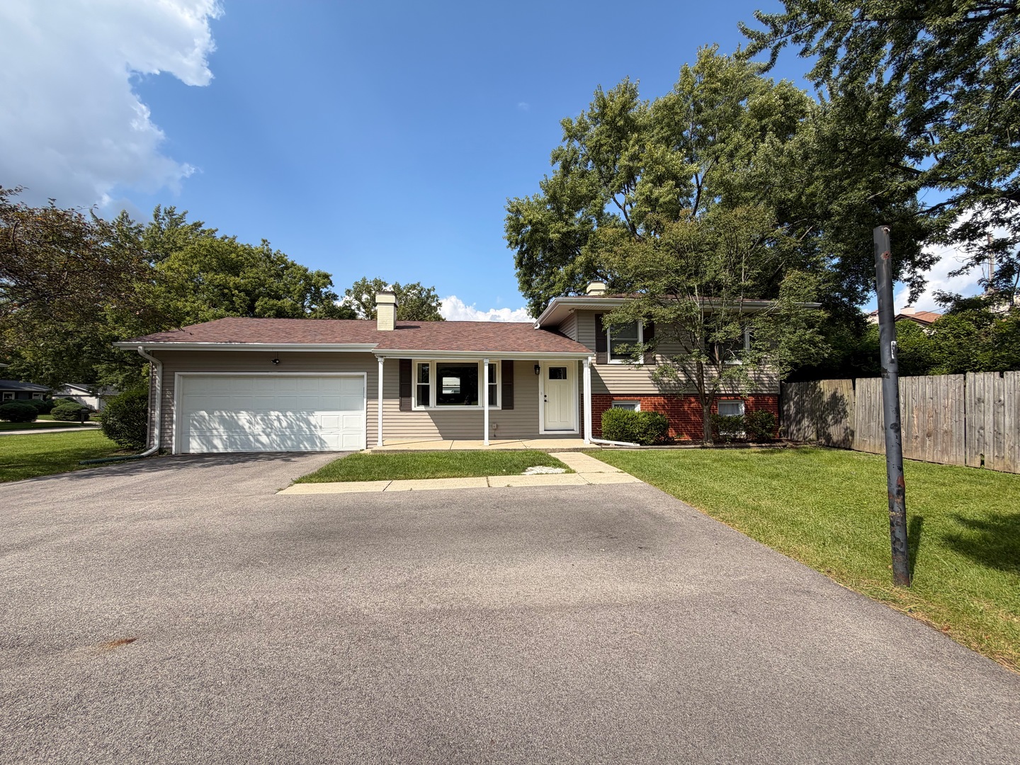 5s481 Glenoban Drive Property Photo 1