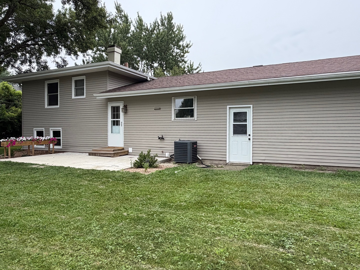 5s481 Glenoban Drive Property Photo 6