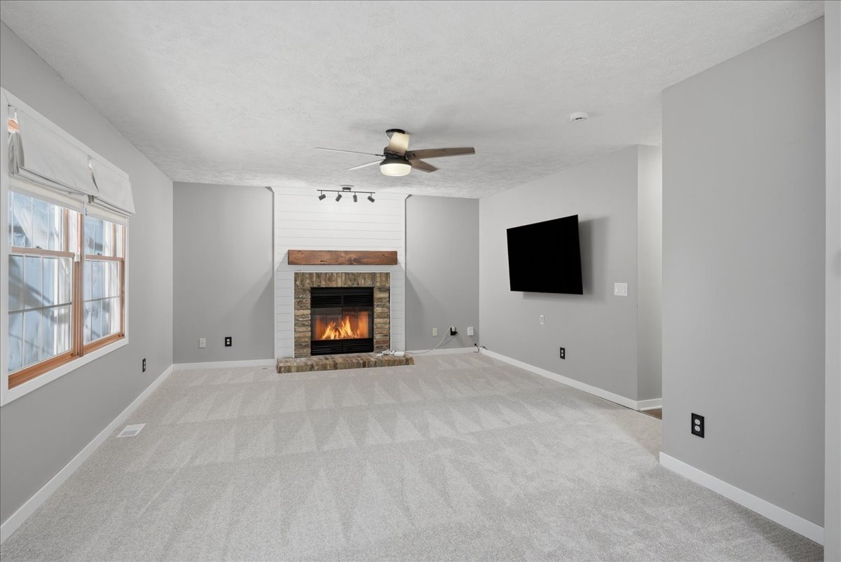 2623 Persimmon Place Property Photo 4
