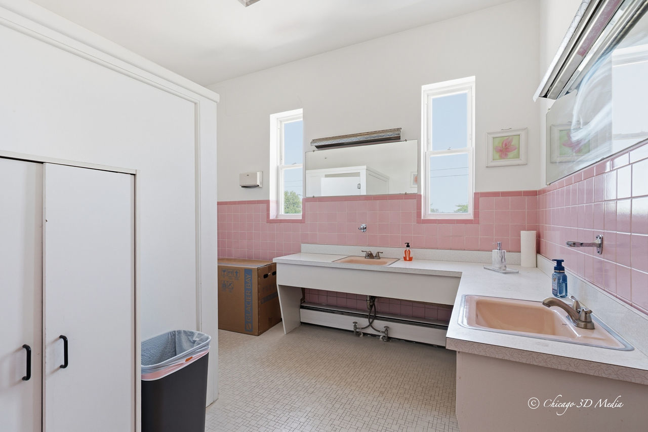 5844 N Milwaukee Avenue Property Photo 17