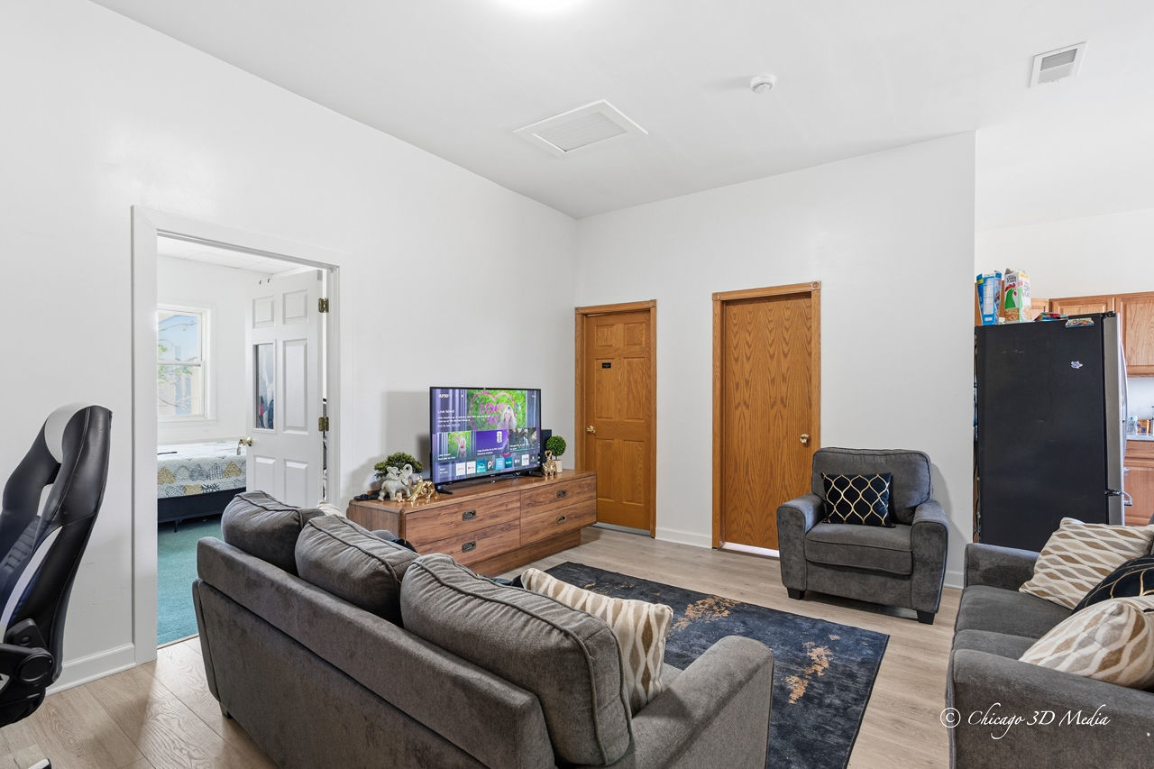 5844 N Milwaukee Avenue Property Photo 19