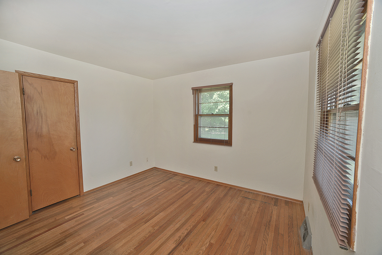 1104 N 29th Road Property Photo 9