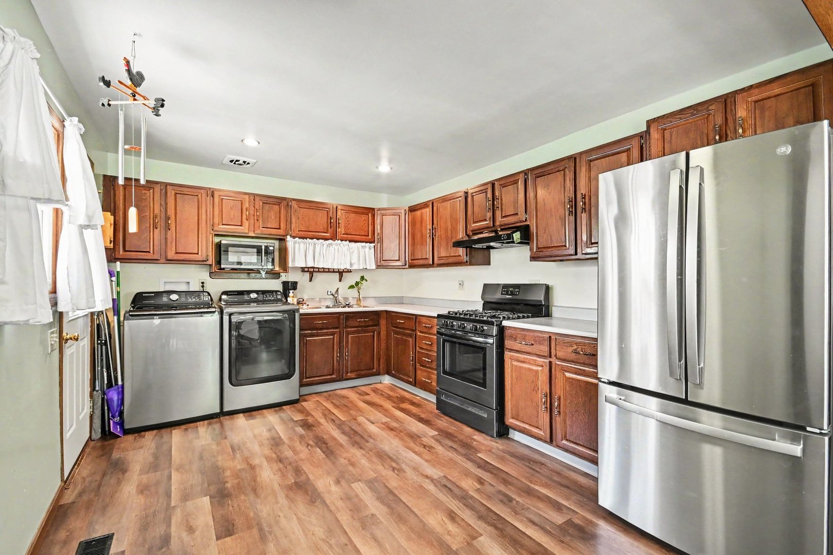 510 Best Avenue Property Photo 6