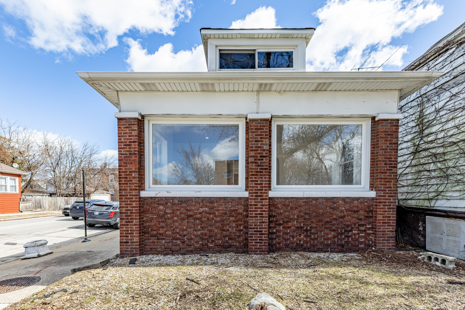 7601 S Rhodes Avenue Property Photo 2