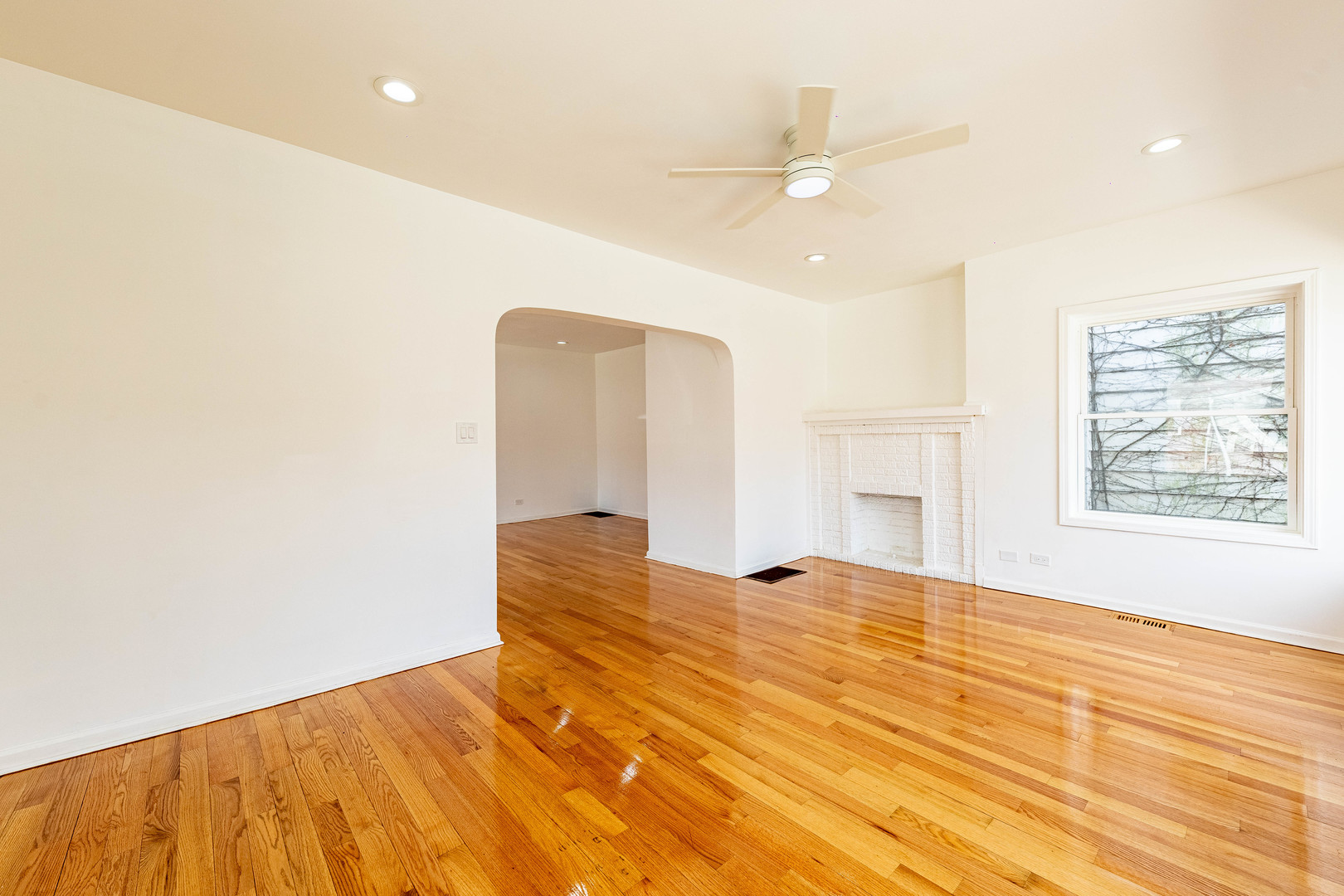 7601 S Rhodes Avenue Property Photo 5