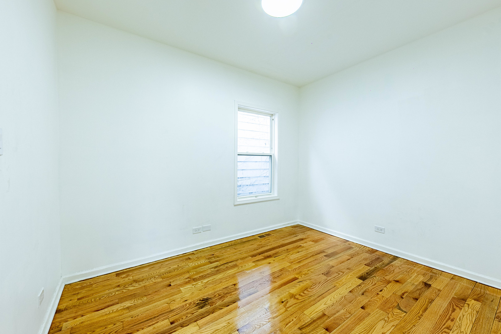 7601 S Rhodes Avenue Property Photo 14