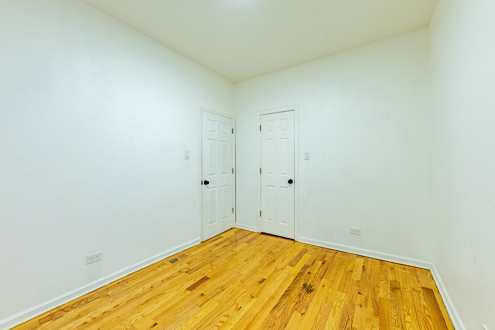 7601 S Rhodes Avenue Property Photo 15