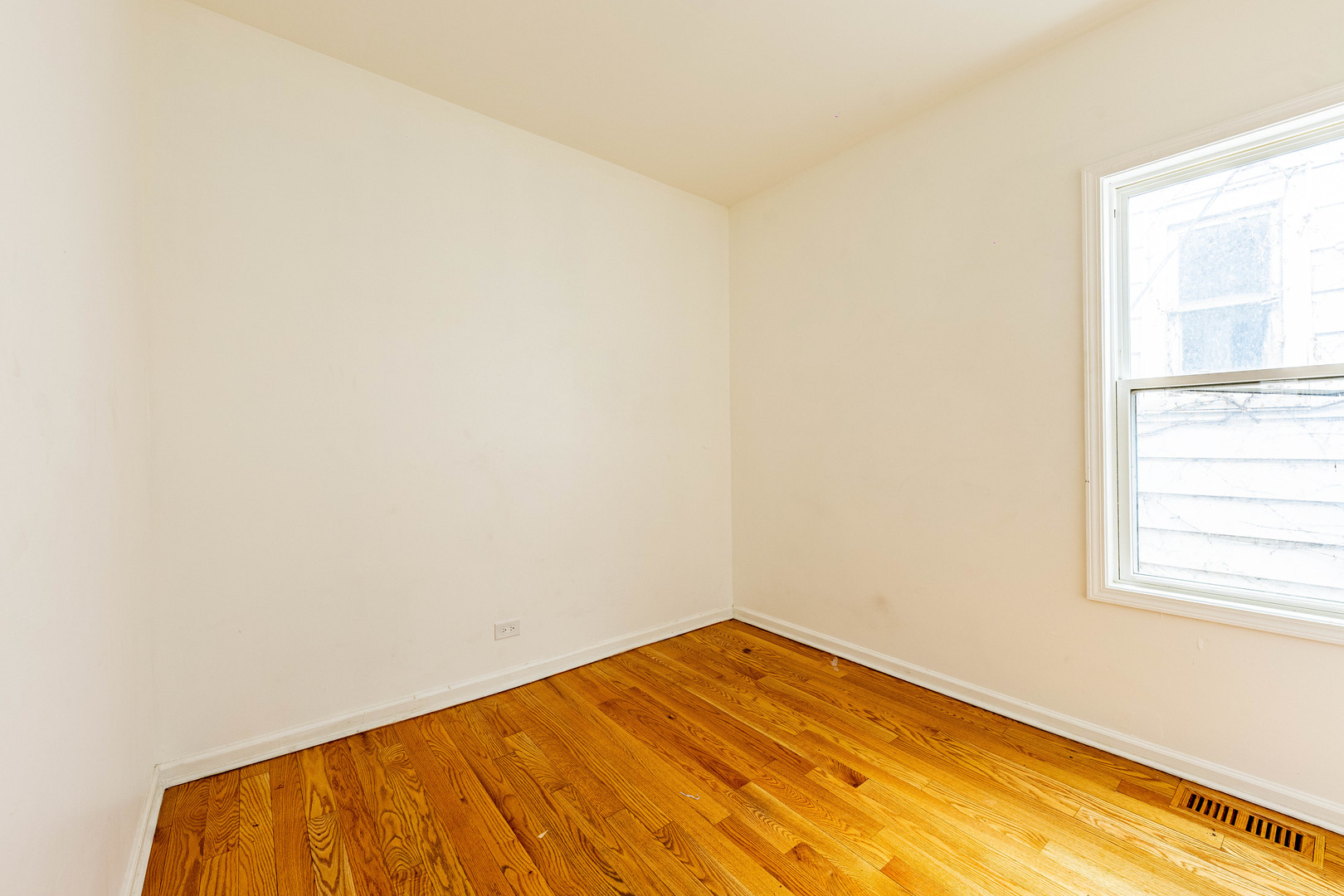 7601 S Rhodes Avenue Property Photo 16