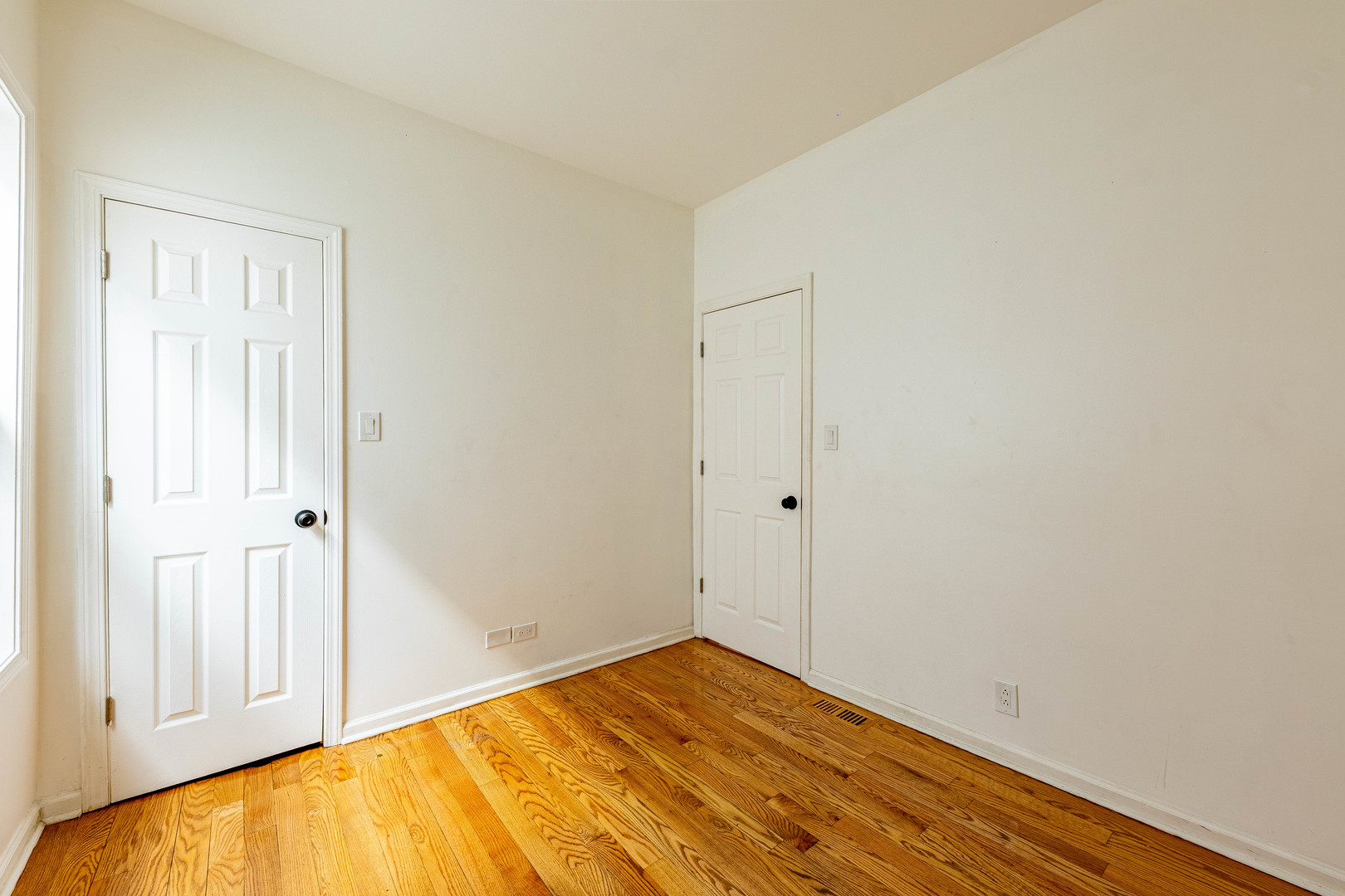 7601 S Rhodes Avenue Property Photo 17