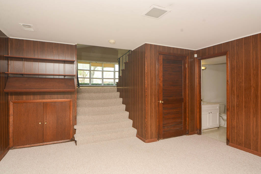 8117 Central Avenue Property Photo 9