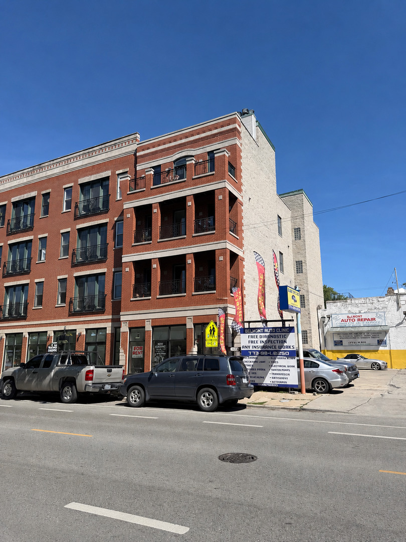 1832 W Belmont Avenue Property Photo 1