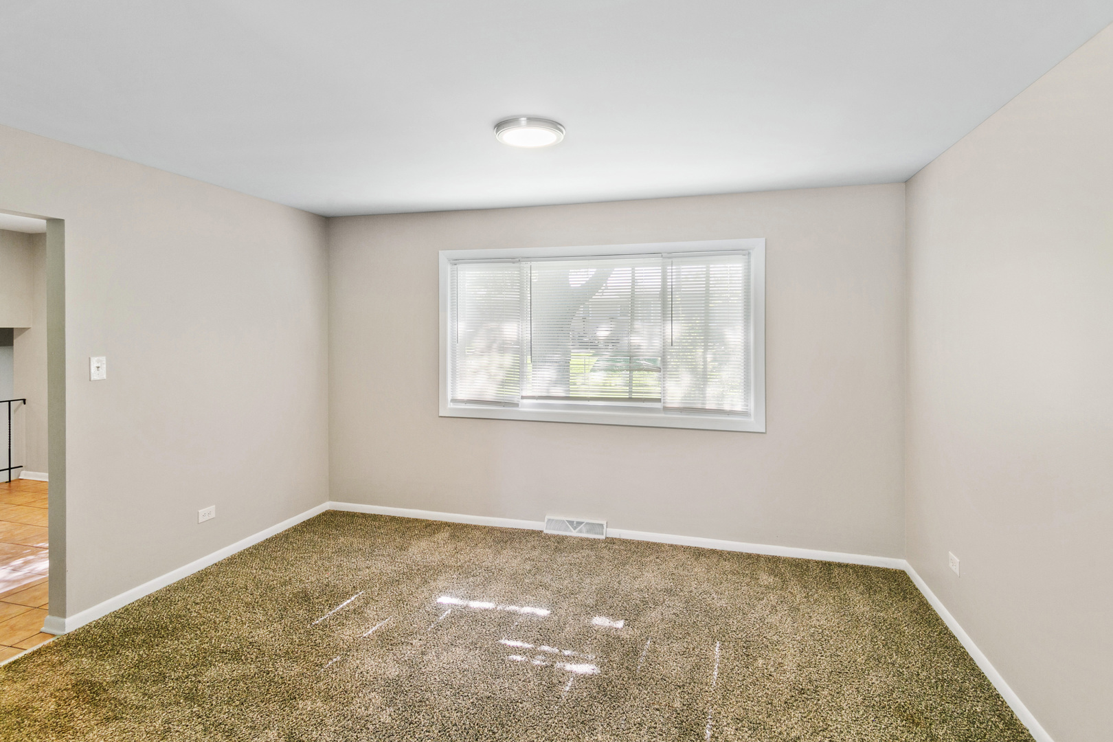 22547 Mission Drive Property Photo 4