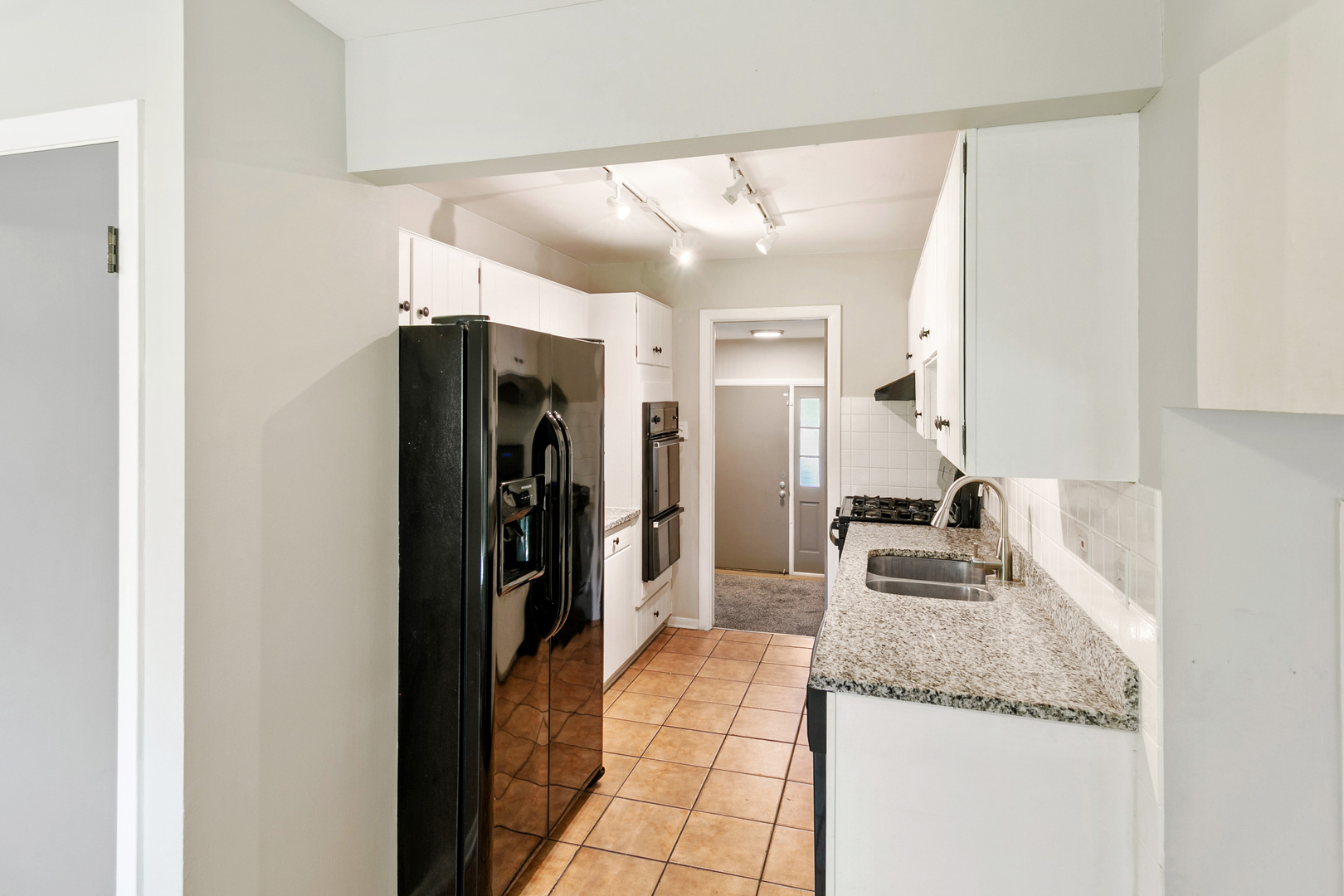 22547 Mission Drive Property Photo 6