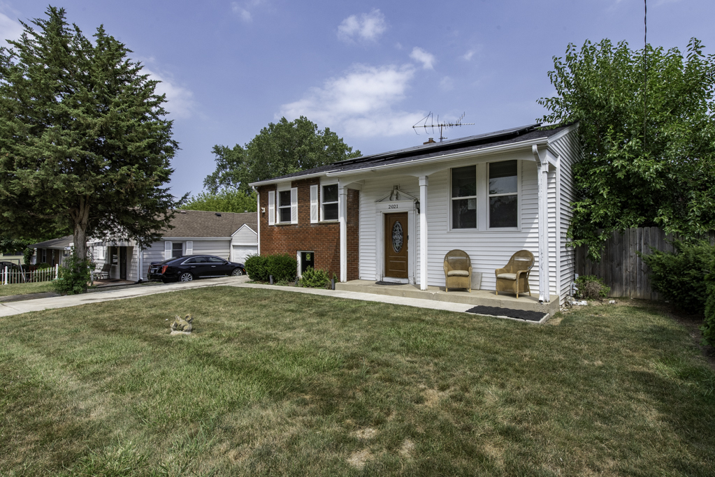 2021 Honore Avenue Property Photo 2