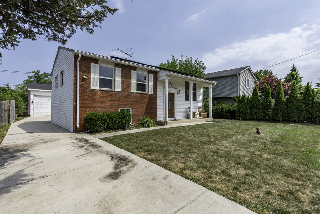 2021 Honore Avenue Property Photo 3