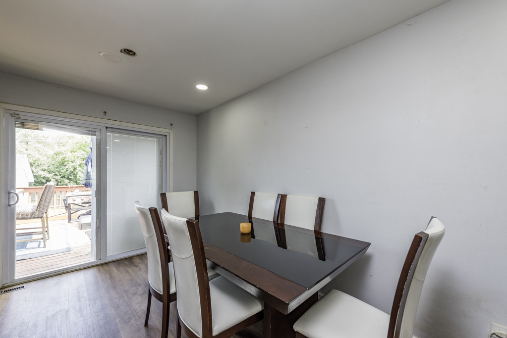 2021 Honore Avenue Property Photo 8