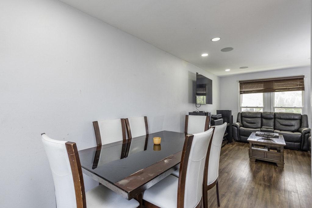 2021 Honore Avenue Property Photo 9