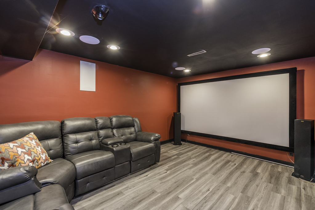 2021 Honore Avenue Property Photo 13