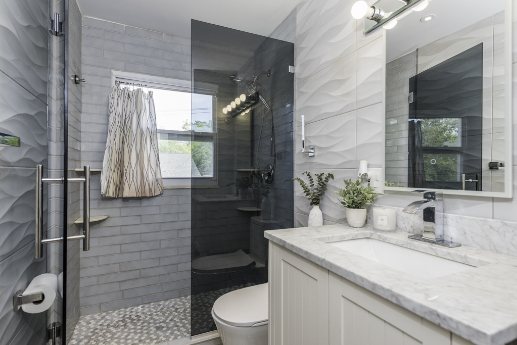 2021 Honore Avenue Property Photo 16