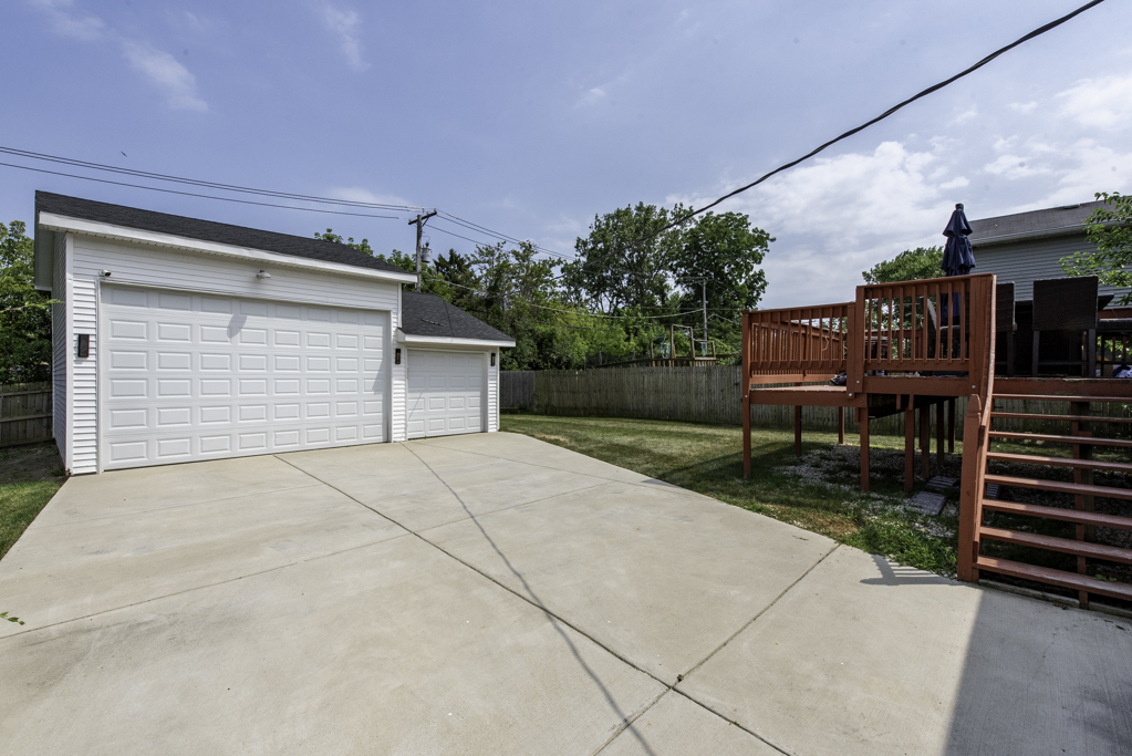 2021 Honore Avenue Property Photo 18