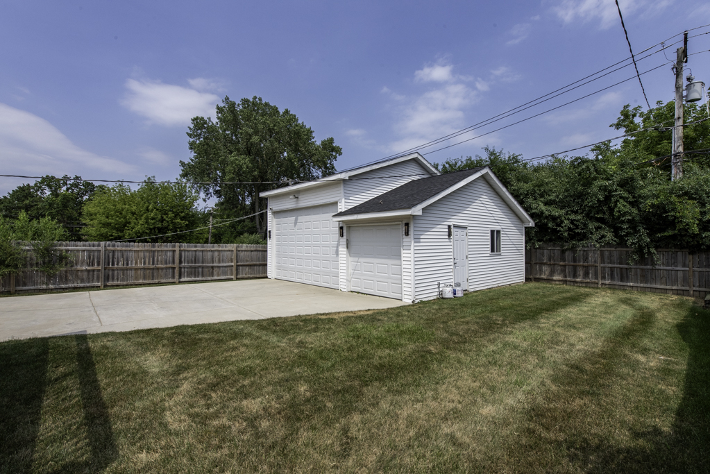 2021 Honore Avenue Property Photo 21