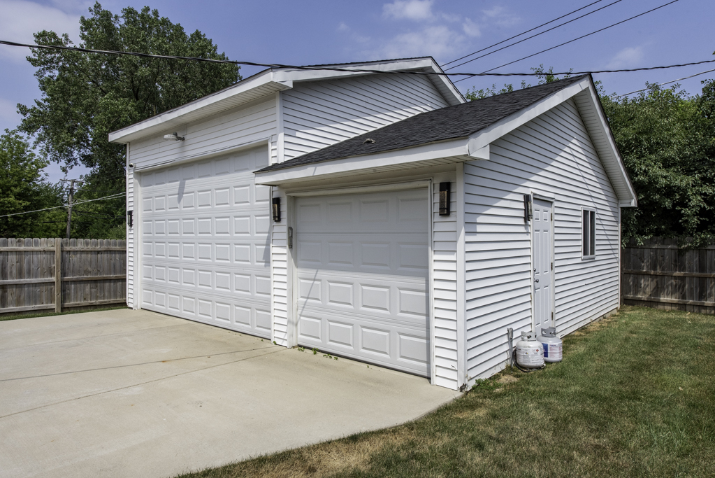 2021 Honore Avenue Property Photo 22