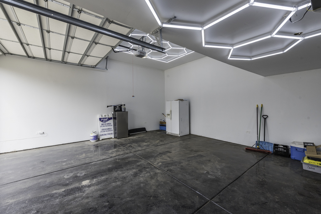 2021 Honore Avenue Property Photo 23