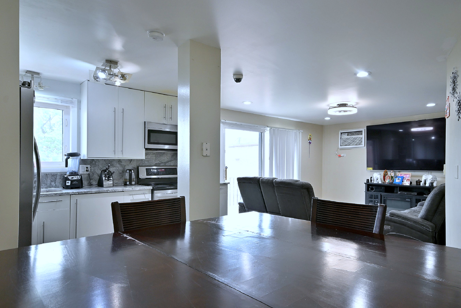 2325 N Neva Avenue 401b Property Photo 6