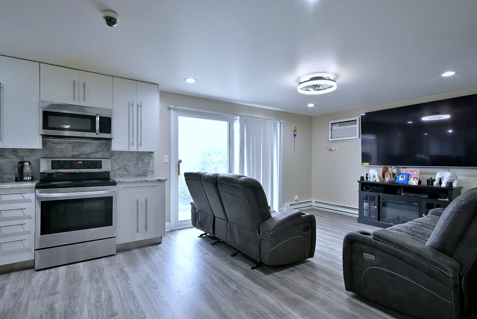 2325 N Neva Avenue 401b Property Photo 9