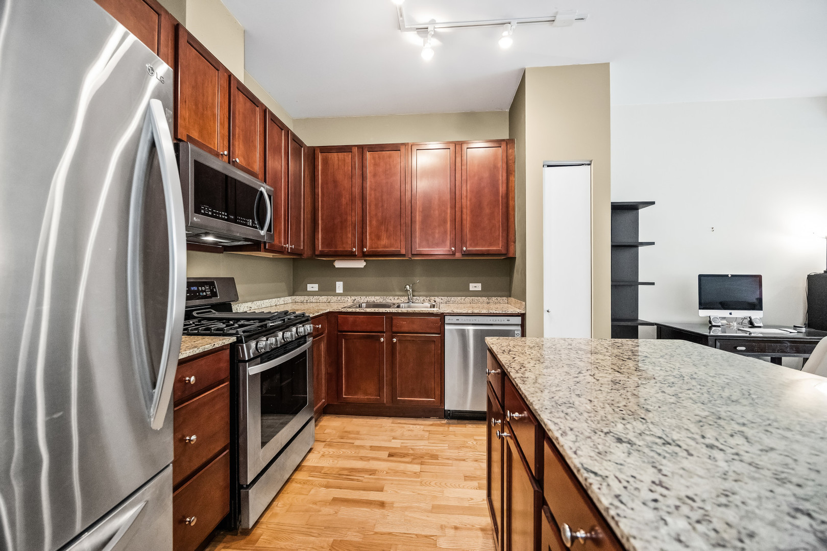 550 W Fulton Street 307 Property Photo 8