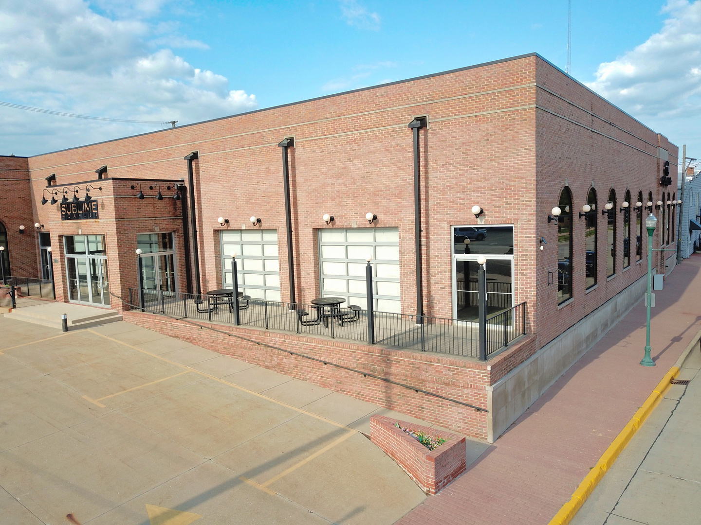 124 W Illinois Avenue Property Photo 3