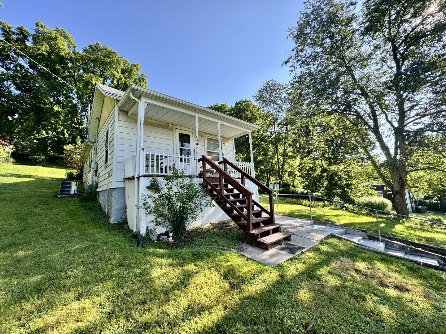 618 E Saint Paul Street Property Photo 3