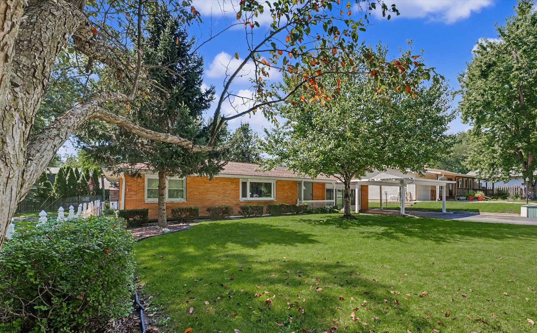 2411 Sharlyn Drive Property Photo 3