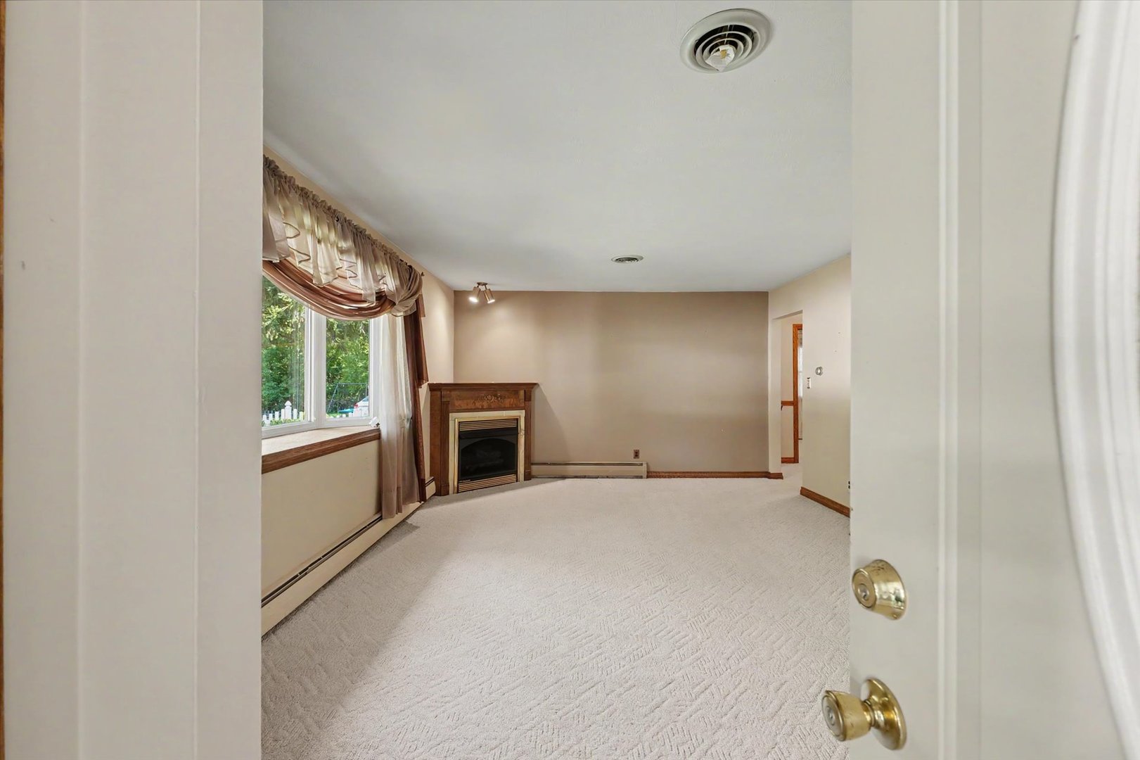 2411 Sharlyn Drive Property Photo 5