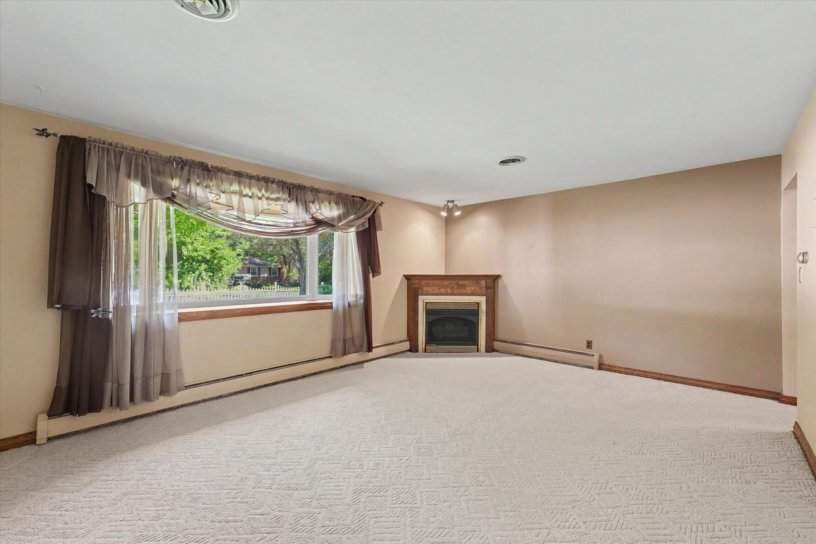 2411 Sharlyn Drive Property Photo 7