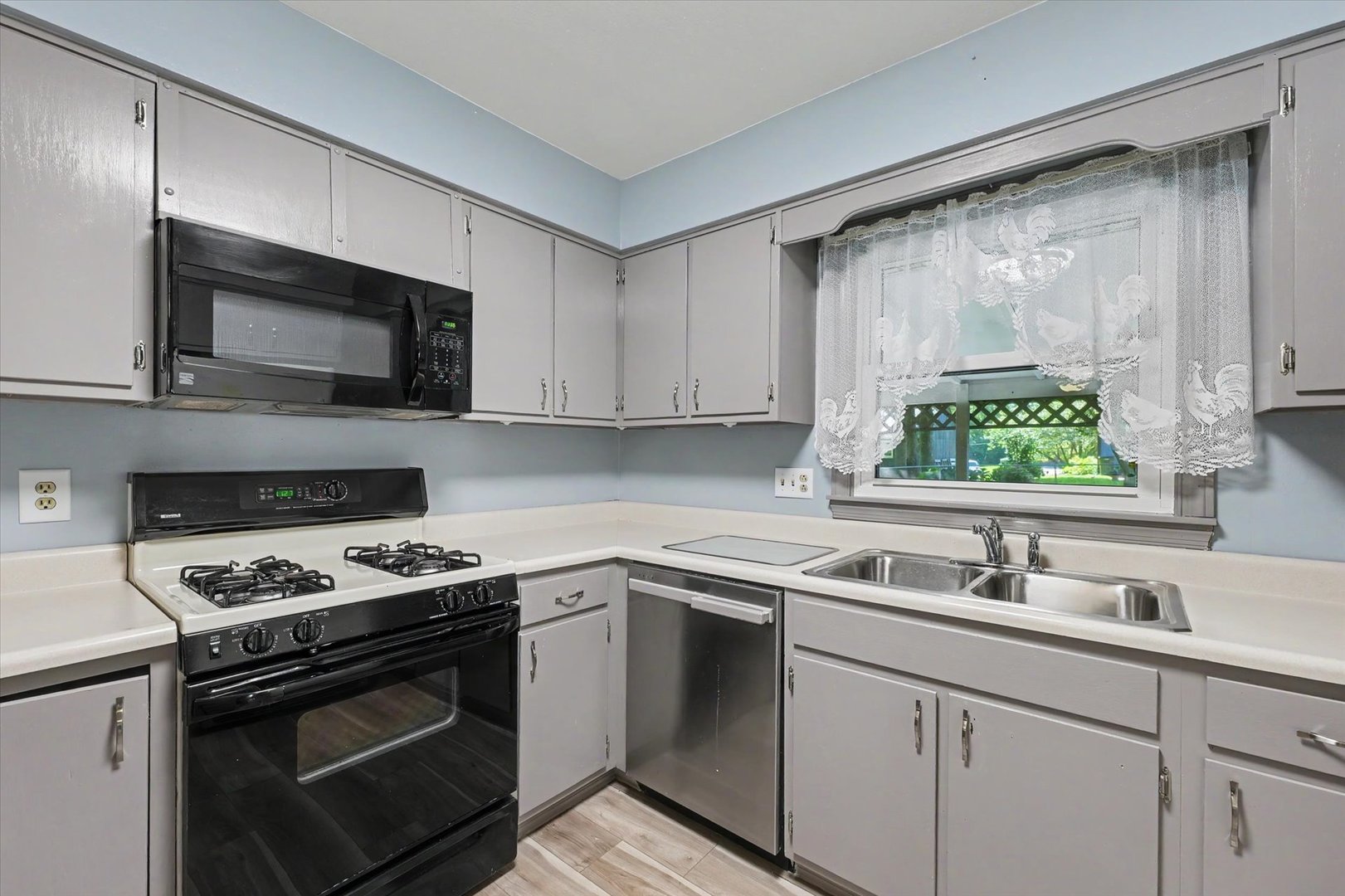 2411 Sharlyn Drive Property Photo 14