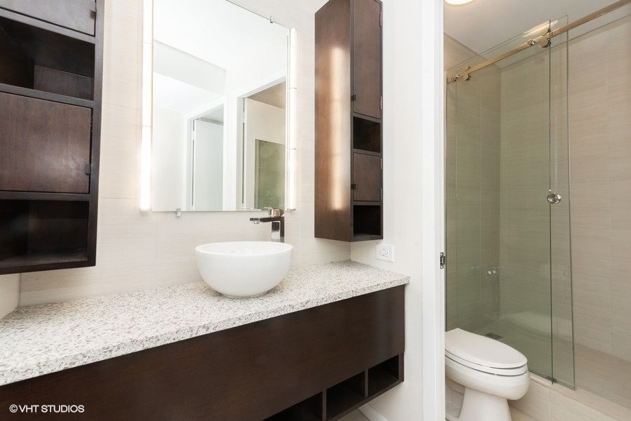 300 N State Street 5517 Property Photo 8
