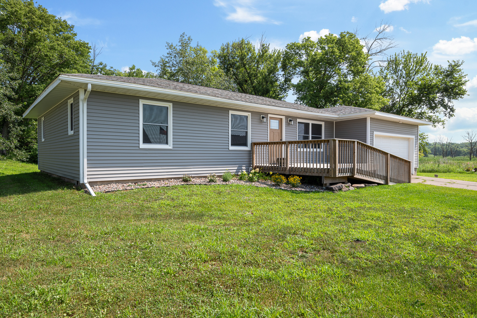 201 E Gails Street Property Photo 1