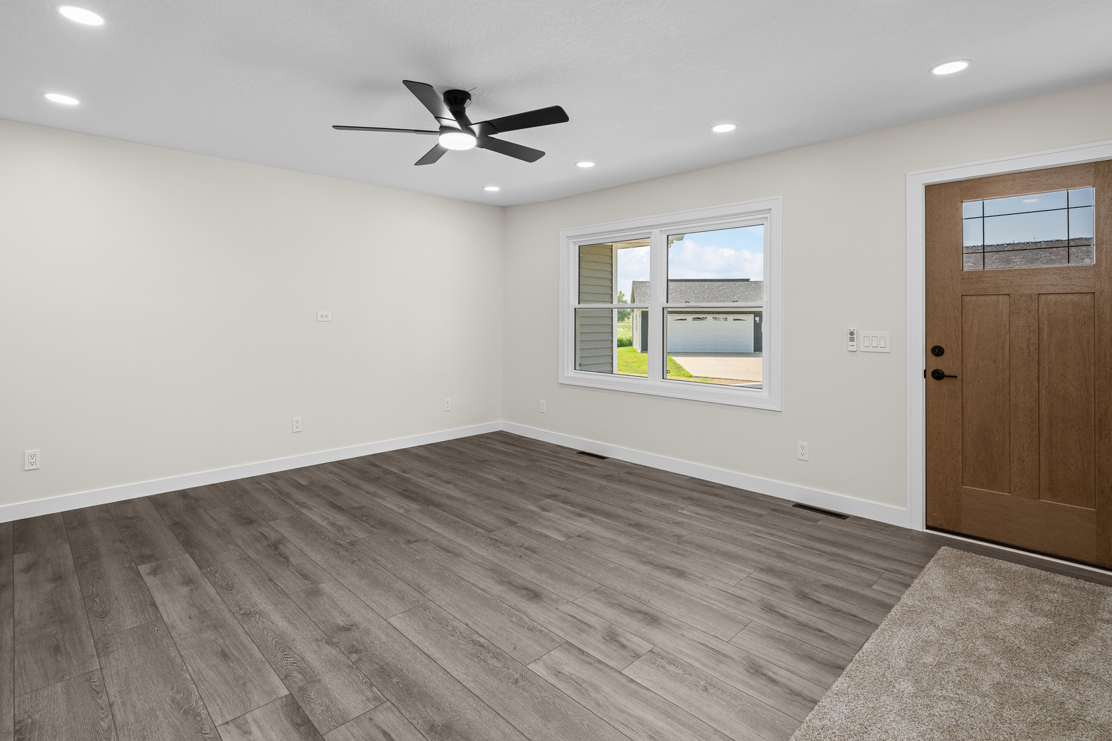 201 E Gails Street Property Photo 3