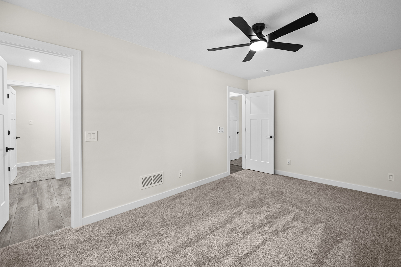 201 E Gails Street Property Photo 5