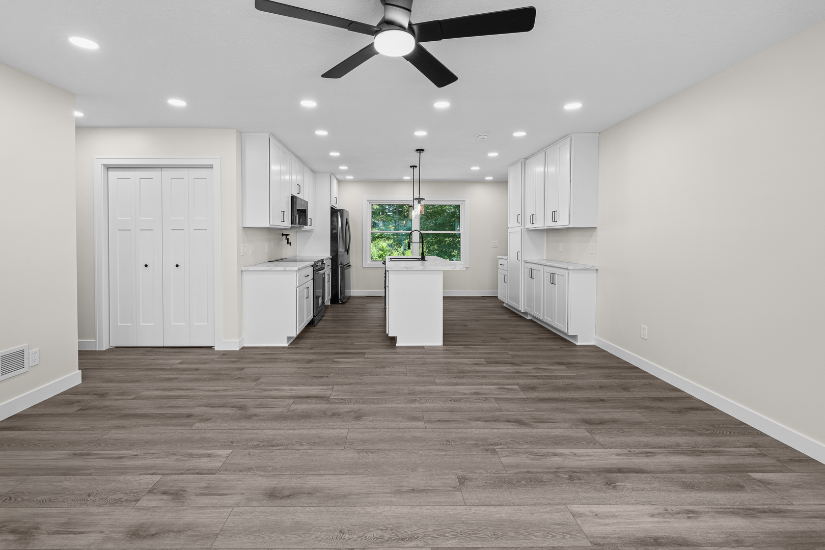 201 E Gails Street Property Photo 13