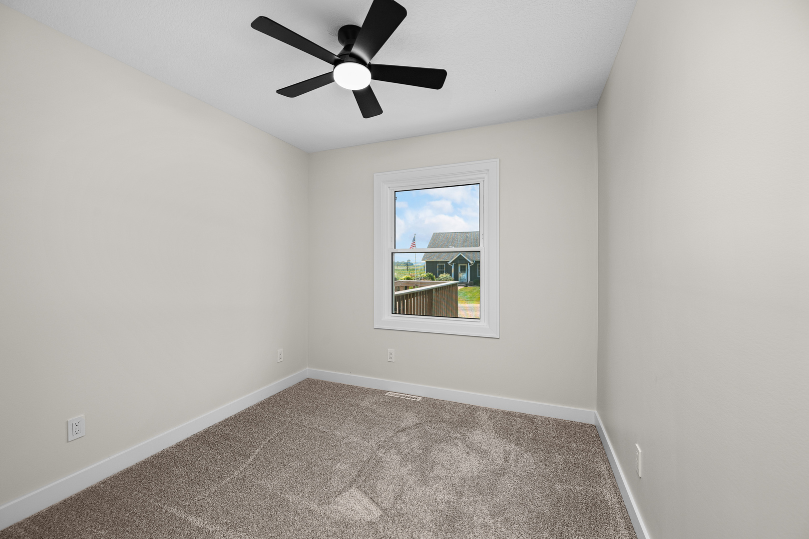 201 E Gails Street Property Photo 16