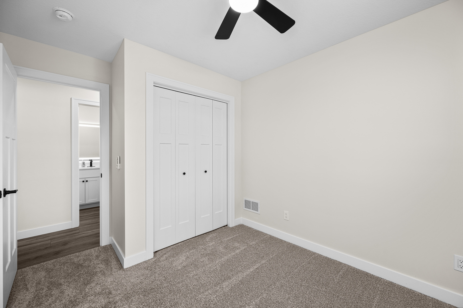 201 E Gails Street Property Photo 18