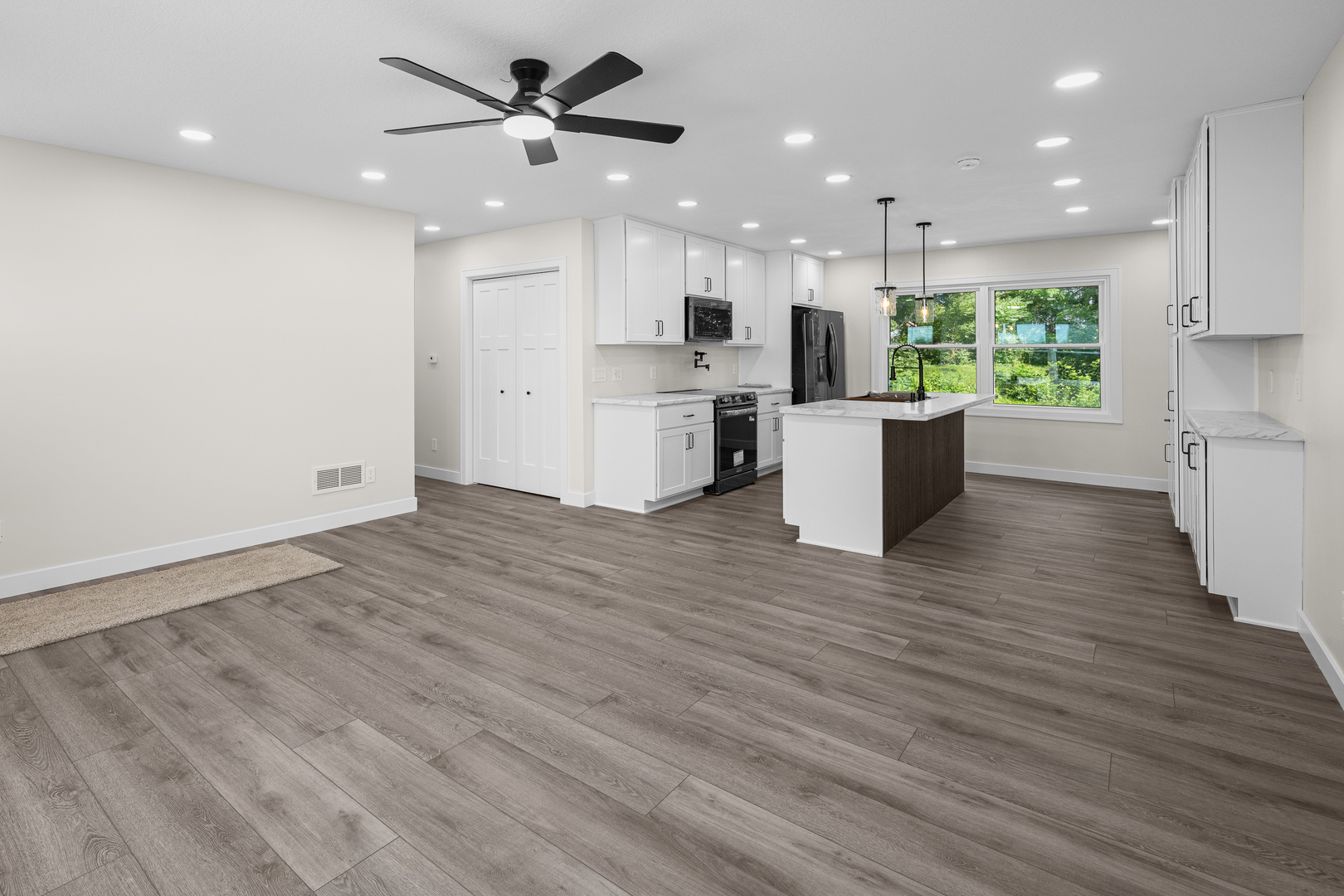 201 E Gails Street Property Photo 22
