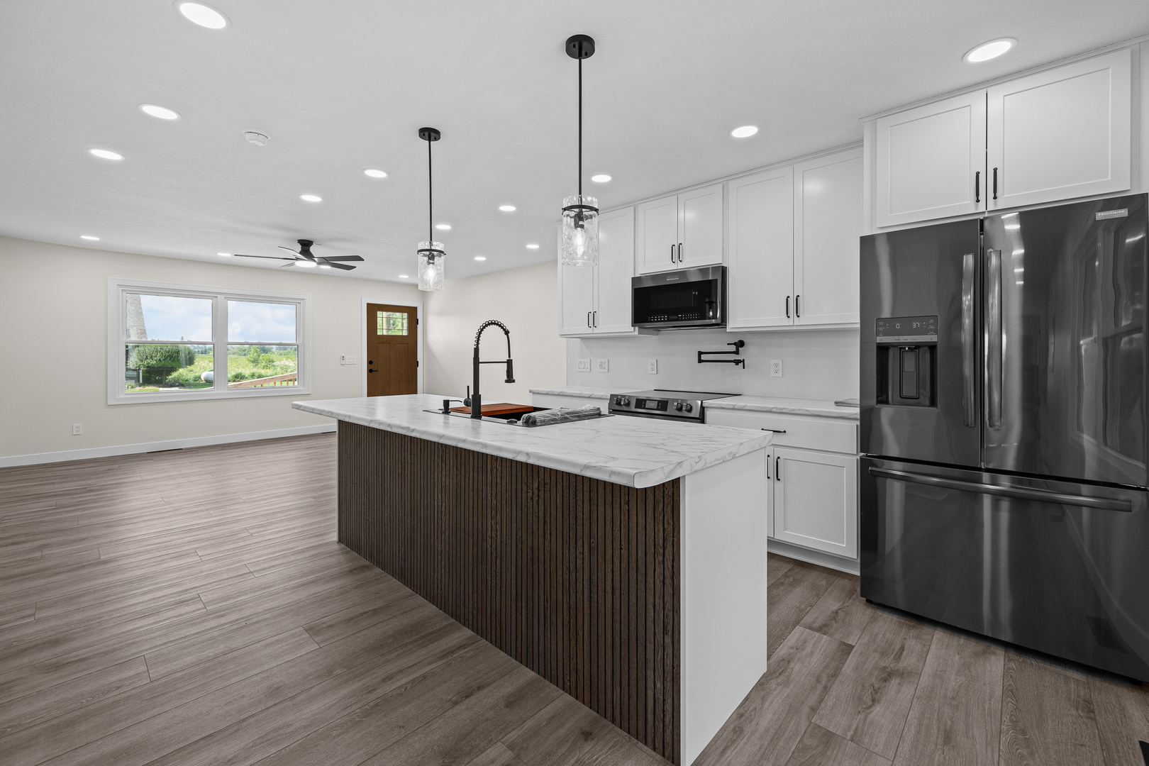 201 E Gails Street Property Photo 24