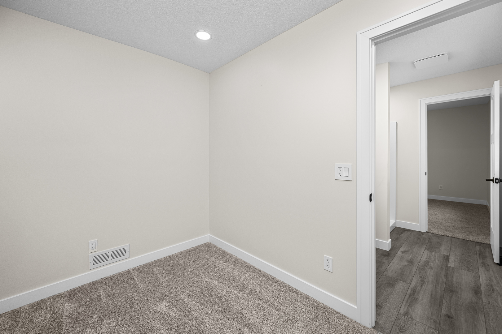 201 E Gails Street Property Photo 30