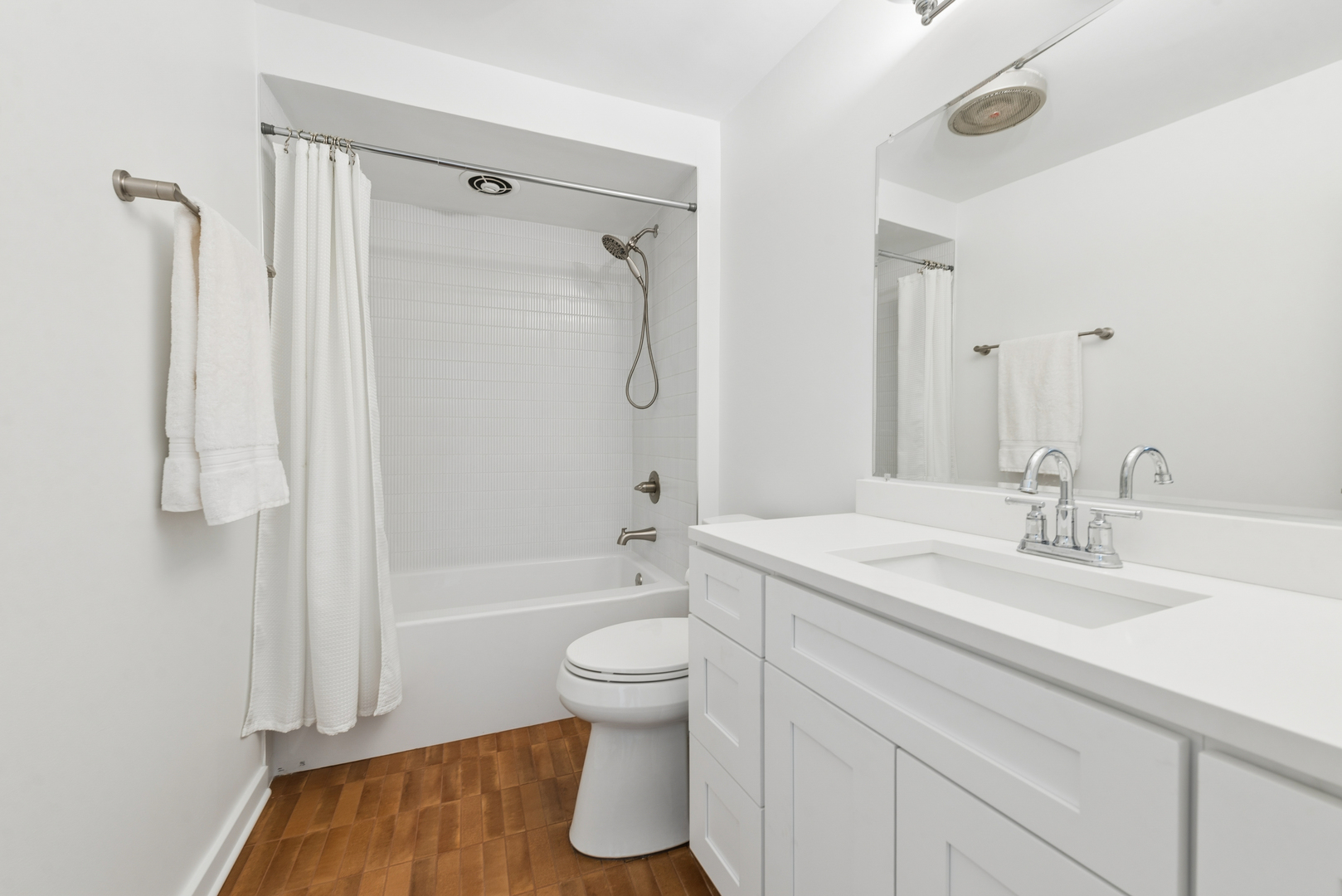 940 W Glenlake Avenue 27a Property Photo 17