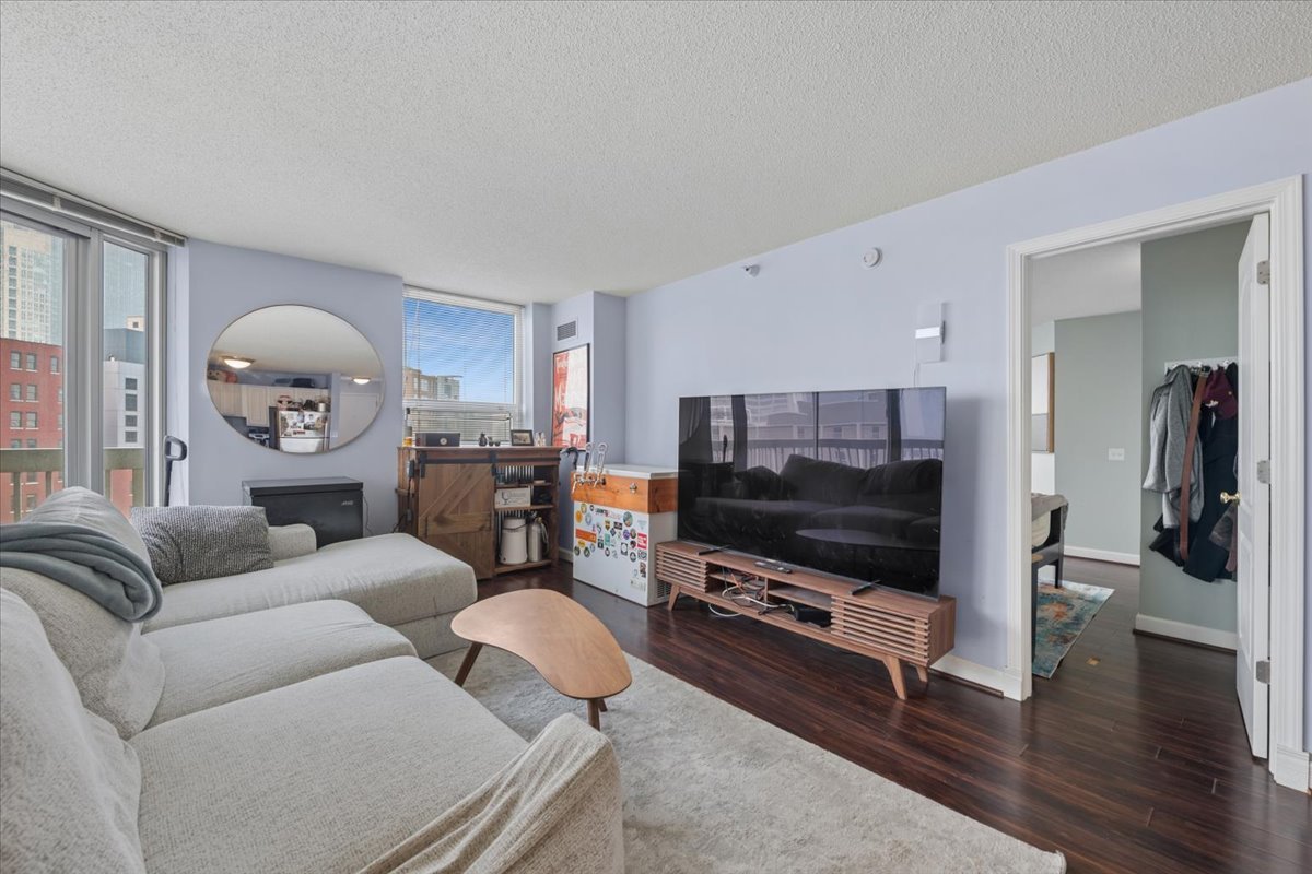 545 N Dearborn Street 1210 Property Photo 4
