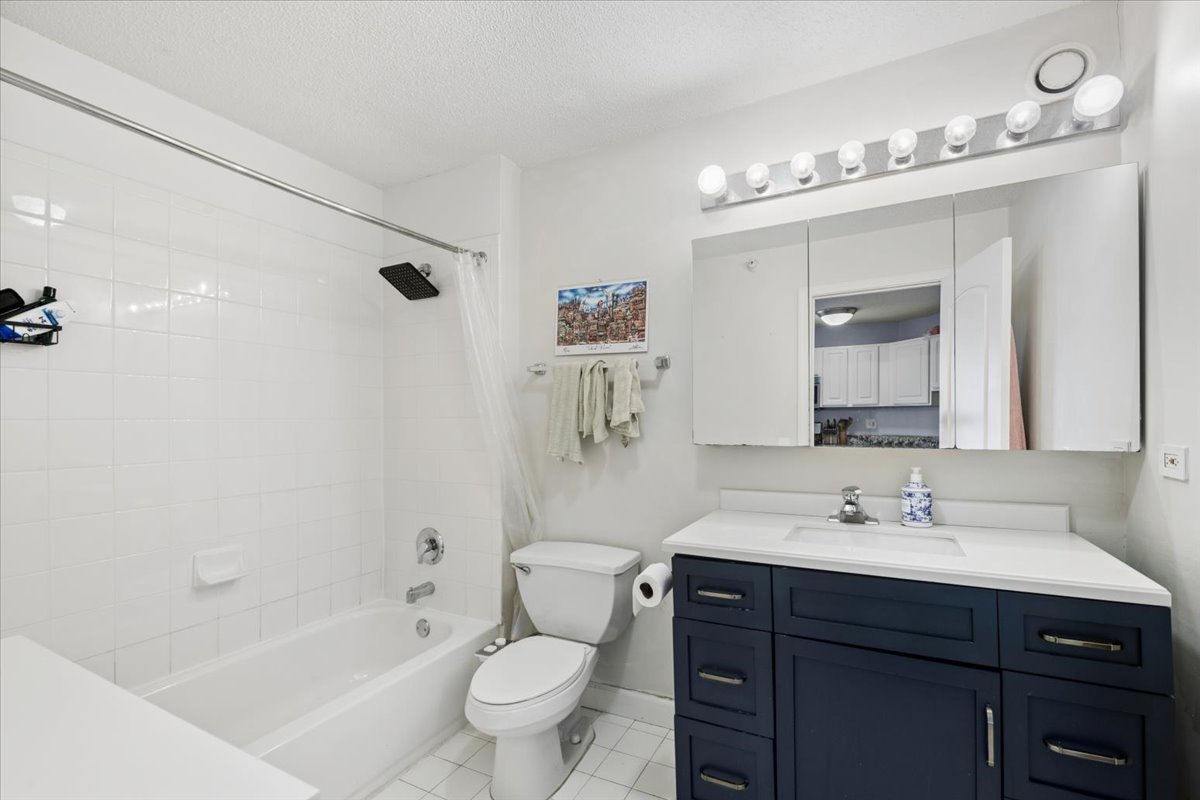 545 N Dearborn Street 1210 Property Photo 8